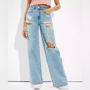 American Eagle light wash distressed Skater Jeans